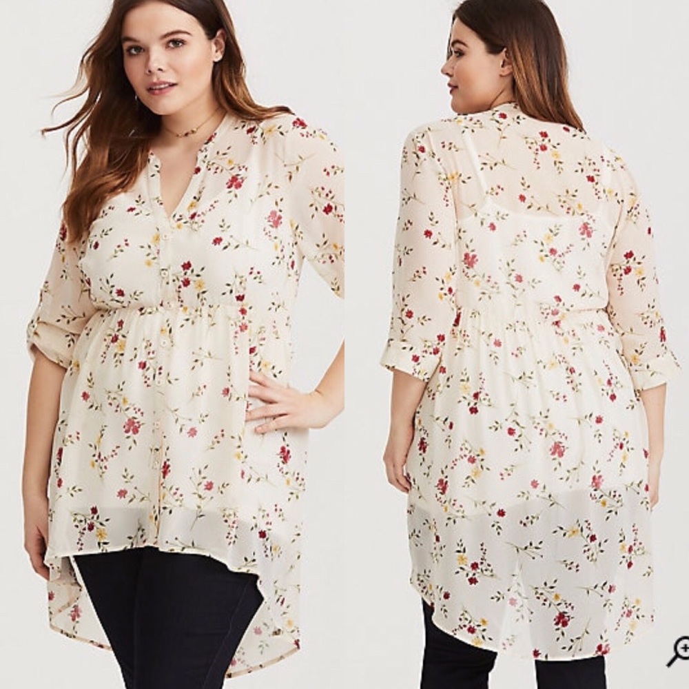 🎉 Sale! 🛍  🆕 Torrid - Ivory Floral Hi-Lob Top